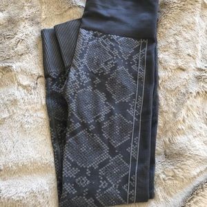 Lululemon legging bundle size 4! 💗